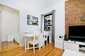 Pleasant 2 BR on Upper East Side - Image 2