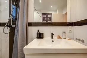 Apartamento \"Bettersleepat8\" con terraza compartida y Wi-Fi - Image 5