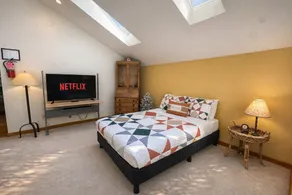 Pine Tree Cottage 3 Bedroom Home by NW Comfy Cabins by RedAwning - Image 3