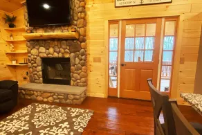 Pines Luxury Log Cabin Lakefront Kayaks & Hot Tub - Image 2