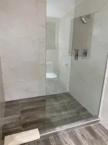 Blue Door Beach House - 3 bed 2 bath w/ AC, WIFI, KITCHEN, WASH/DRY & CABLE - Image 3