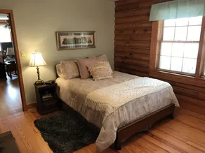 Beautiful Log Cabin with Private Dock and Boat Ramp - Image 4