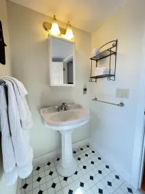 Osprey's Nest. Waterfront unit with boat and kayak access. Pet Friendly! - Image 4