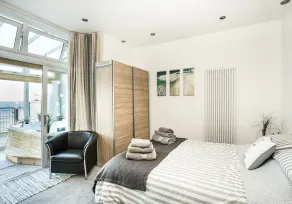 Spectacular ground floor apartment with unbeatable views across the Firth of Forth. - Image 4