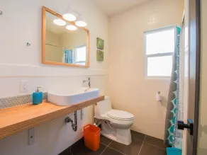 Hot & Chic Mississippi District -Fresh, Bright & Modern Bungalow - Image 2