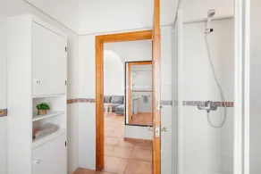 Modern villa with private pool, AC, WIFI, sleeps 6, 10 min to beach and centre - Image 4