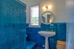 Villa Avec Terrain de Tennis Privé et Piscine - Image 3