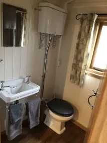 Luxury Shepherd's Hut with Stunning Views - Image 2