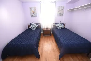 Spacious perfect 2BR in prime location - Image 4