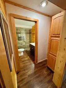 Year-Round Cabin Rental ~ Gorgeous Lakefront Property Nestled In The Woods - Image 3