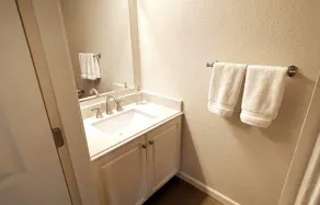 Large family home, pool, pool table, ping pong, great location! National Park  - Image 3