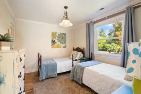 Sommerhus med adgang til Vancouver Lake! Hyggeligt, rent og behageligt! - Image 3