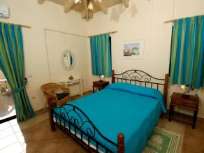 Dafni (2 bedrooms, sleeps 4) - Image 3