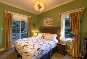 Home Designer - ** WALK TO MAIN STREET ** -Hot remous, Cheminée, Art originale, etc - Image 3