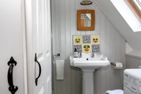 Charming 2BD Cottage in the Heart of Kingham! - Image 2