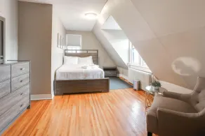 2 Bed/1 Bath Apartment, Fully Stocked Kitchen, Spacious, Premium City Location - Image 4