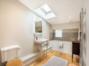 Alojamiento de 4 habitaciones en Midgham - Image 3