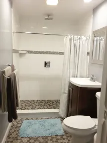 Cozy escape close to downtown, stadiums & parks - Image 2