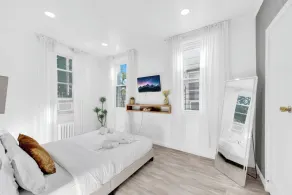 Luxury NY Home 3BR with Easy Parking  - Image 3