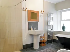4 bedroom accommodation in Whitehaven - Image 5