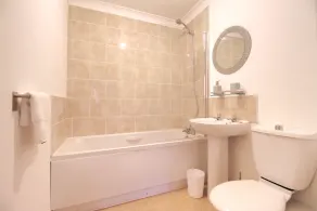 Modern city centre Apartment + free parking - Image 2