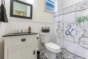 New Orleans Chic Oasis for 8, Near St. Charles - Image 2