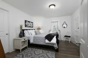 Charming Country Cottage Retreat -  Walking distance to Downtown - Image 4