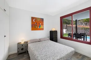 Holiday Home with Mountain Views, Private Pool, Air Conditioning and WiFi - Image 4