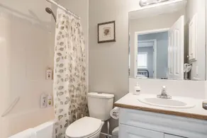Entire large house, 7BR/4BA/9beds, 5 minutes to Airport, Ctrain & Shopping - Image 5
