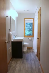 Cozy Cottage near Schwarz Supper Club, Road America, and Whistling Straights!! - Image 2