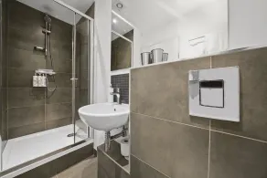 Studio Apartment Green - Image 2