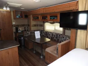 Cozy Camper/RV: Hot tub available  - Image 3