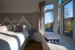 A luxurious Country home- 2 mins drive to Loch Ness (sleeps 28) - Image 4