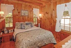 NYT TIL MARKED: Stille Wolfeboro Lakefront Getaway - Image 2