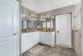 Waterview & Pool Estate Sleeps up to 10 - Image 2