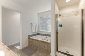 Spacious & CLEAN 5-Bedroom Retreat| Fresh Interior Paint | Family Friendly - Image 5