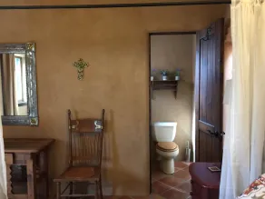 Adorável Adobe Casita em uma área tranquila, perto de esqui, ópera, praça. - Image 4