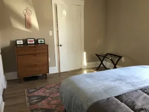 Charmer on 2nd - Beautiful home 2 blocks from Main - Image 5