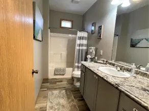 3 bedroom Ranch w/ EV Plug. Blocks From ISU - Image 3