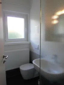 Proprio sul lago - un sacco di spazio per la famiglia e gli amici, moderno, terrazza, noleggio barche - Image 3
