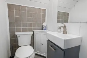 Vanderhut Chalet - Smart TV, BBQ, Fenced Yard - Image 3