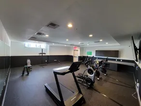 Prime East Downtown Studio w pool gym laundry - Image 2