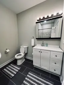 Spacious brand new condo - 15 min from downtown Chicago! Sleeps 6 - Image 5