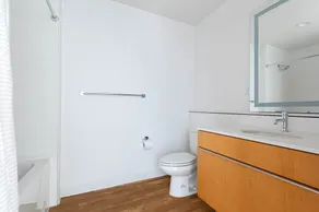 Roomy Downtown Bellevue 2BR w/ Gym, W/D, near shops, by Blueground - Image 5