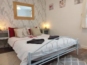 - Chestnut Cottage - - Image 2