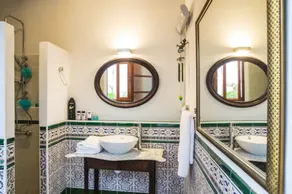 SPACIOUS HOUSE IN HISTORIC CENTER WITH MAGNIFICENT VIEWS - Image 4