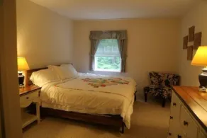 Mountainside: Large 3-level Jiminy Peak Home - Image 3