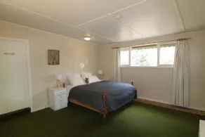 Private & tranquil waterfront house & property in Eildon's exclusive Taylor Bay - Image 5