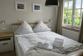 Bright apartment with direct access to the garden - Image 5