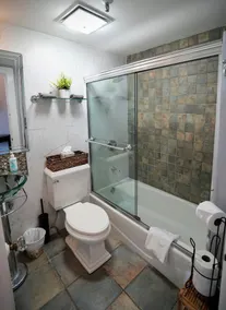 Meilleure vue avec balcon Juliette! Vue des briseurs et des tours d'atout! Kitchenette! - Image 2